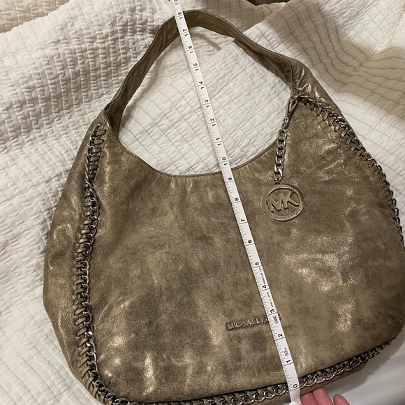 Michael Kors Chelsea Medium Distressed Handbag with matching wallet - Picture 6 of 7